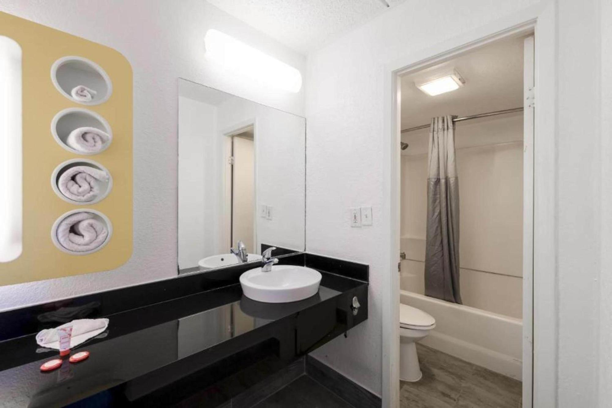 Oyo Hotel Houston Katy Freeway Экстерьер фото