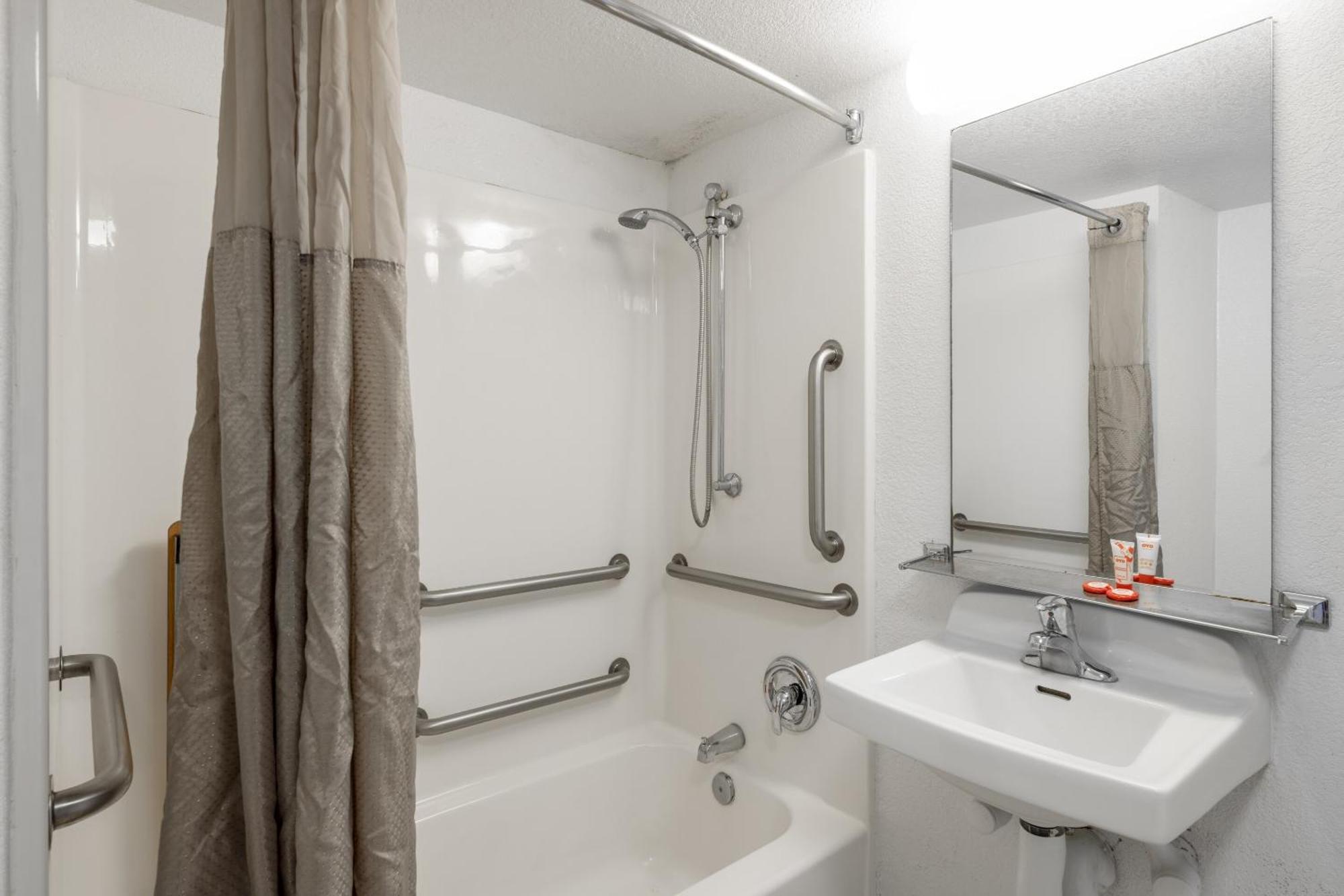 Oyo Hotel Houston Katy Freeway Экстерьер фото