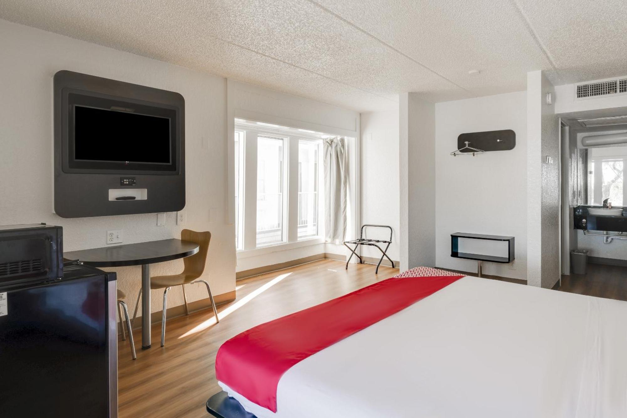 Oyo Hotel Houston Katy Freeway Экстерьер фото