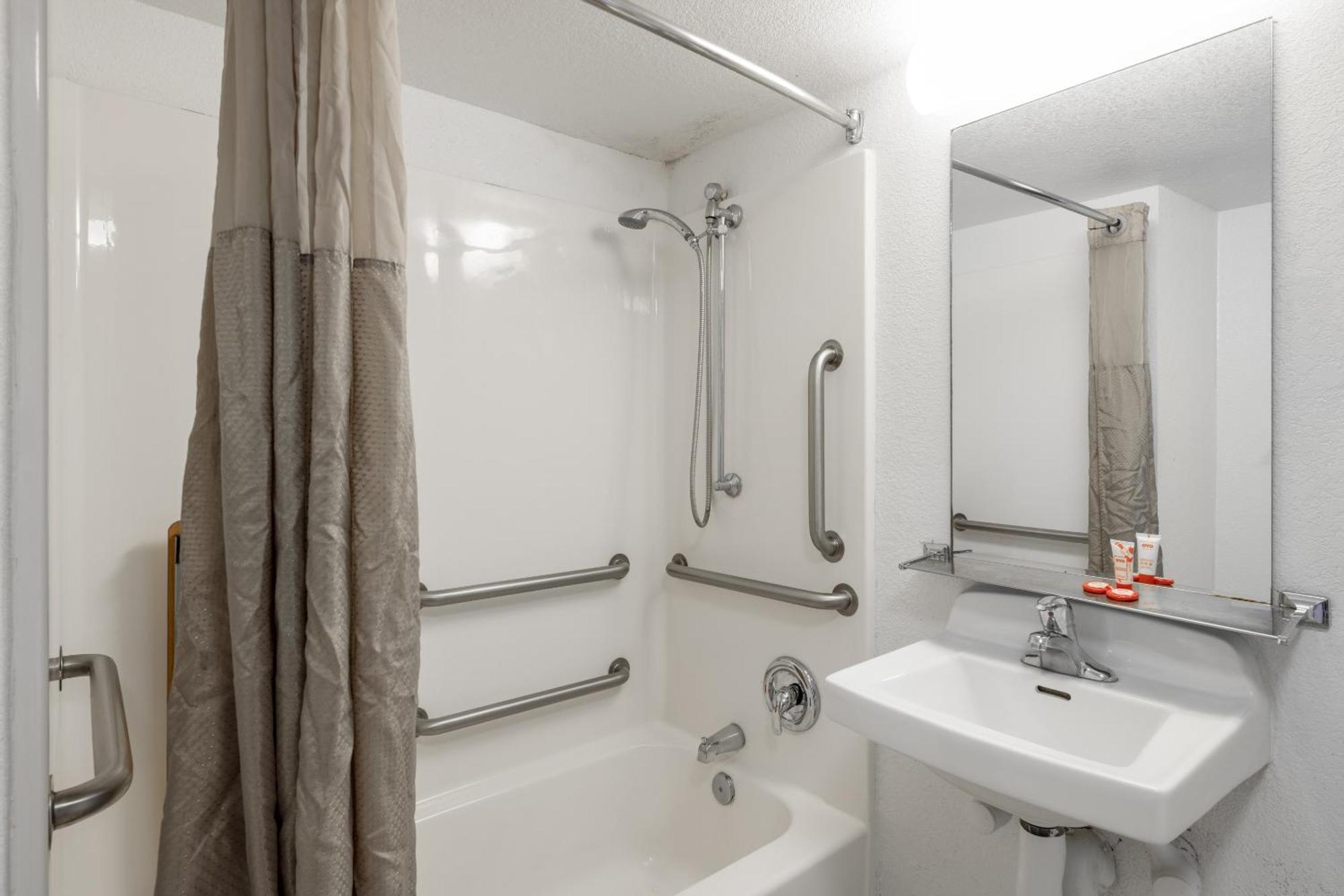 Oyo Hotel Houston Katy Freeway Экстерьер фото