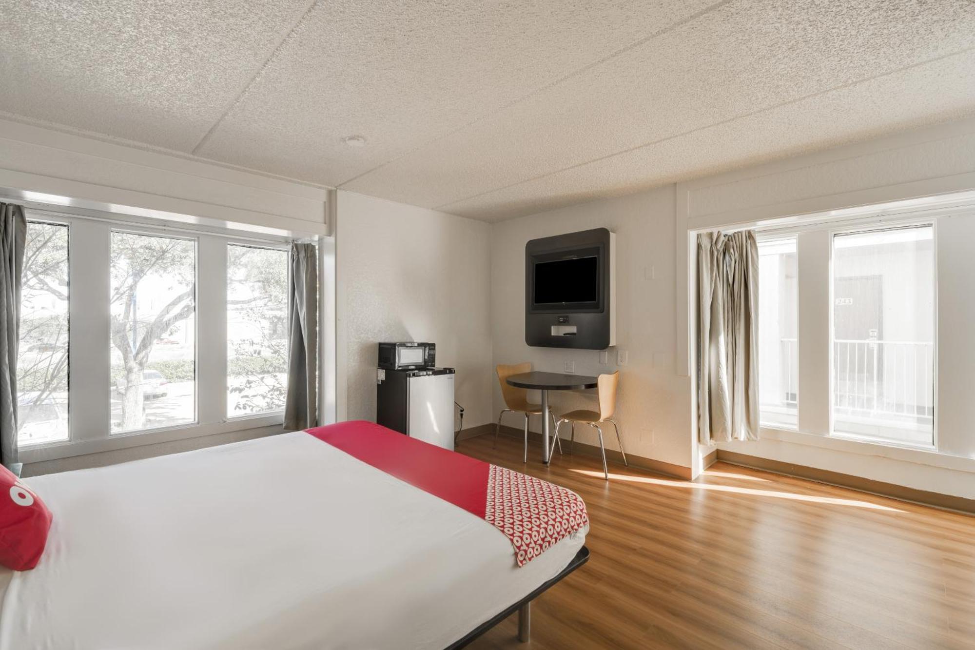 Oyo Hotel Houston Katy Freeway Экстерьер фото